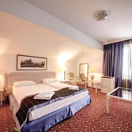 Visconti Militari Hotel Bukarest Kültér fotó