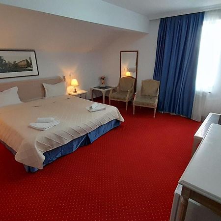 Visconti Militari Hotel Bukarest Kültér fotó