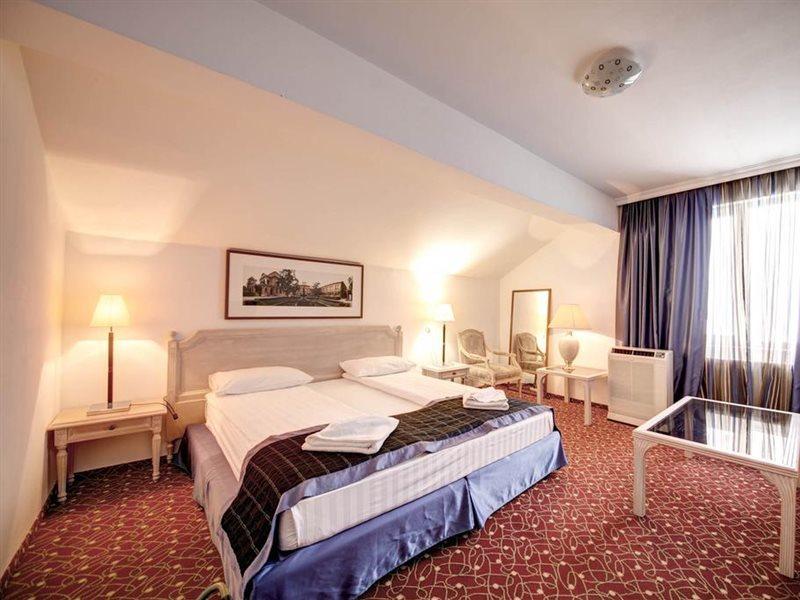 Visconti Militari Hotel Bukarest Kültér fotó