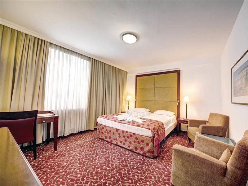 Visconti Militari Hotel Bukarest Kültér fotó