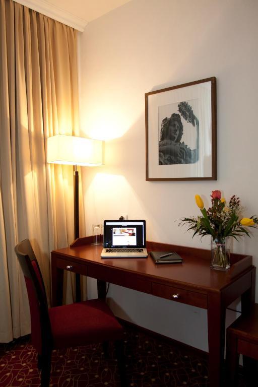 Visconti Militari Hotel Bukarest Szoba fotó
