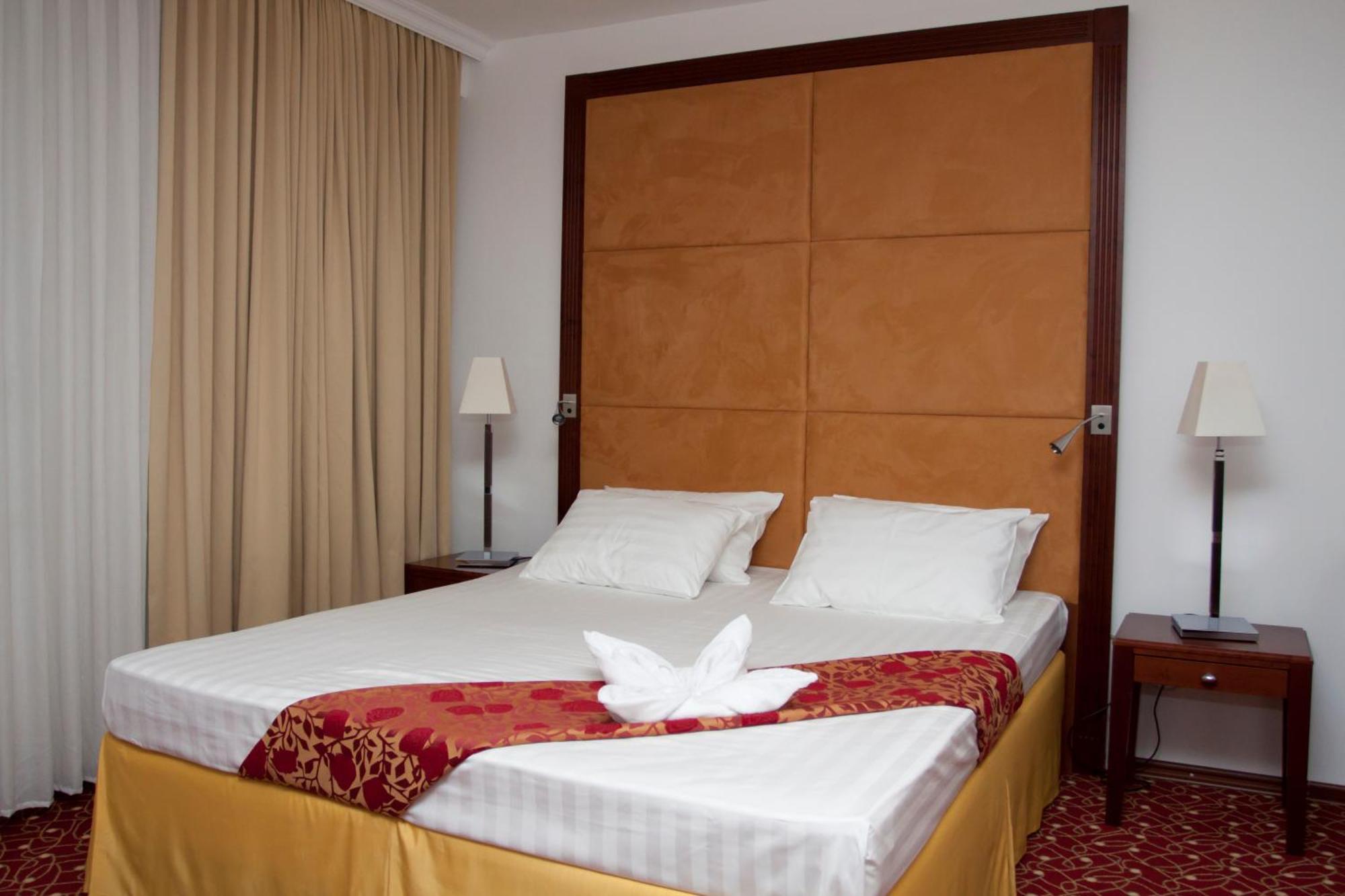 Visconti Militari Hotel Bukarest Kültér fotó