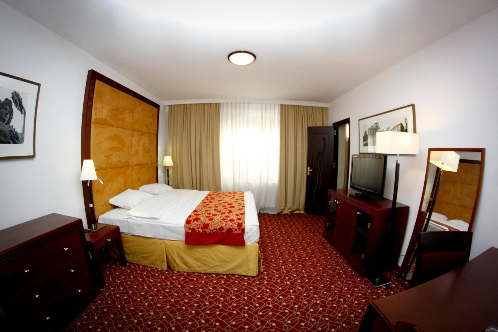 Visconti Militari Hotel Bukarest Kültér fotó