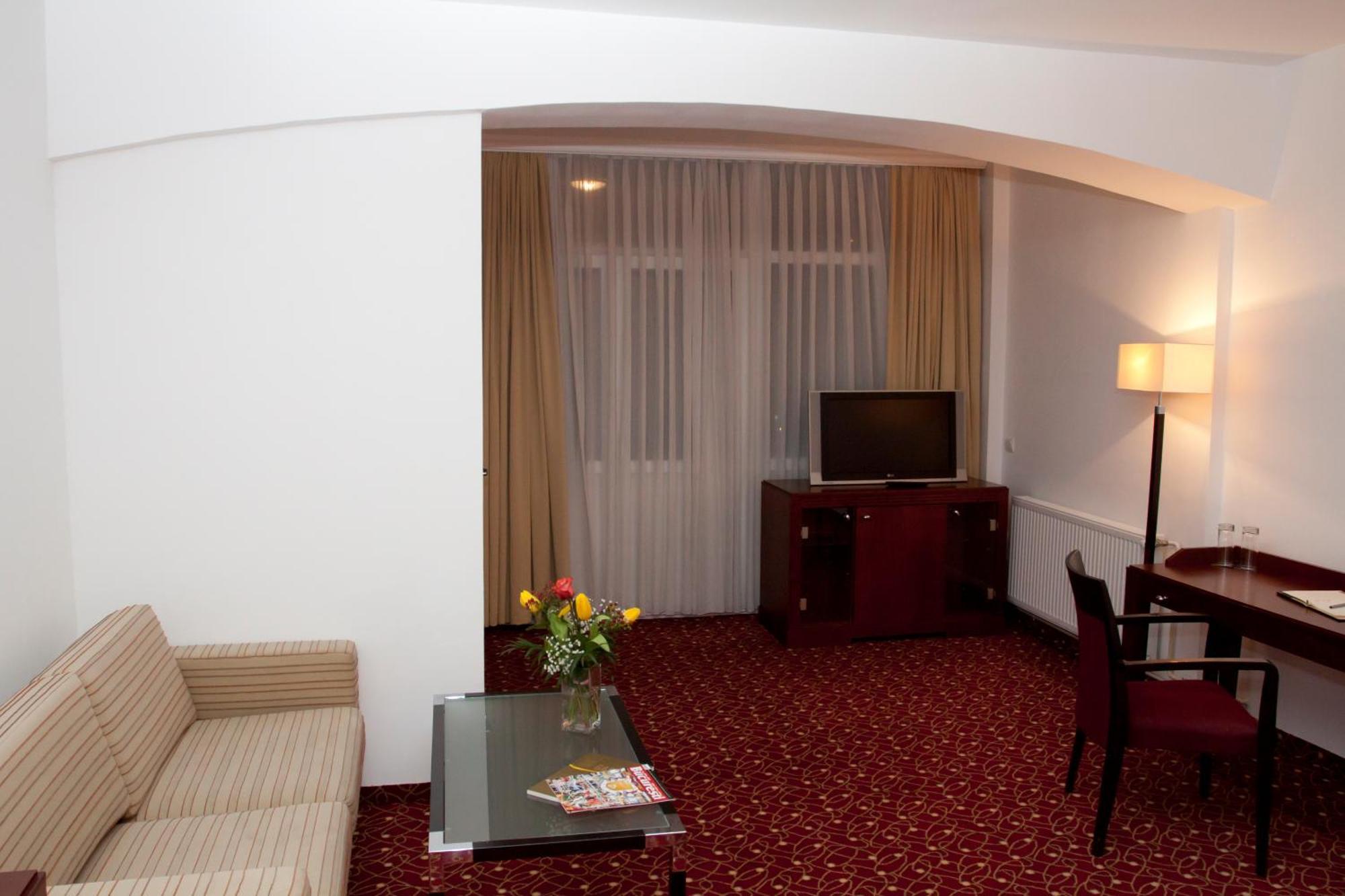 Visconti Militari Hotel Bukarest Kültér fotó