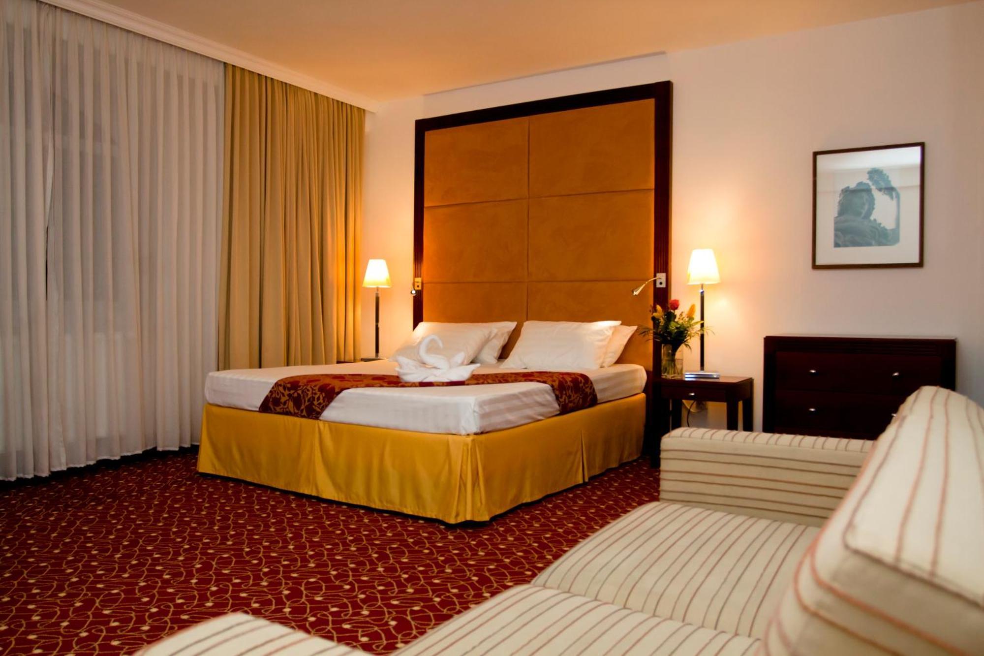 Visconti Militari Hotel Bukarest Kültér fotó
