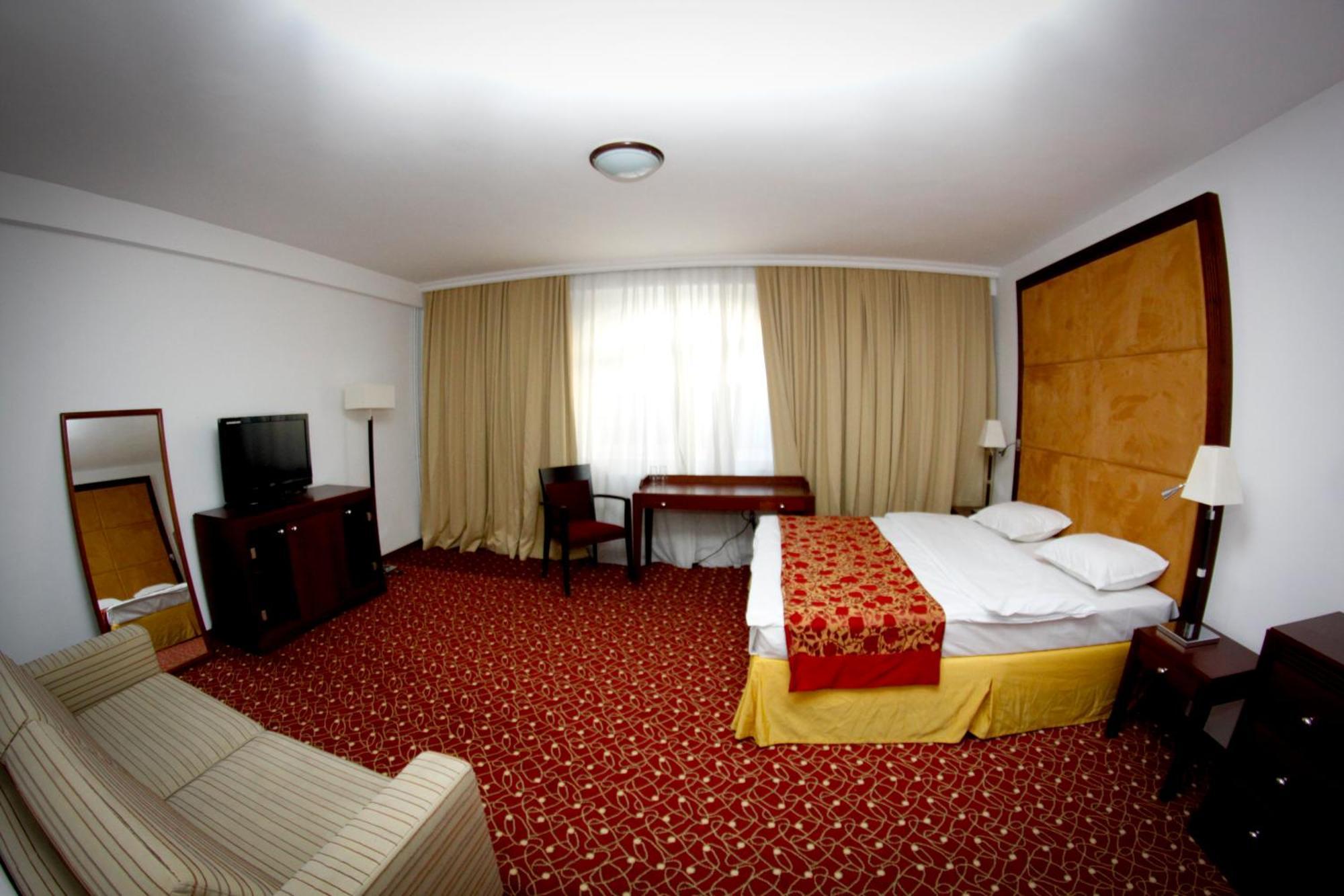 Visconti Militari Hotel Bukarest Kültér fotó