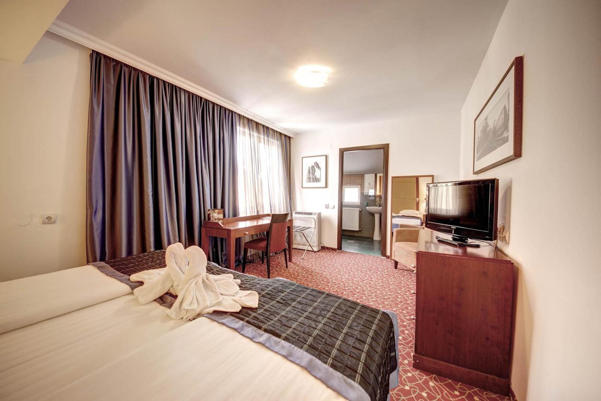 Visconti Militari Hotel Bukarest Kültér fotó