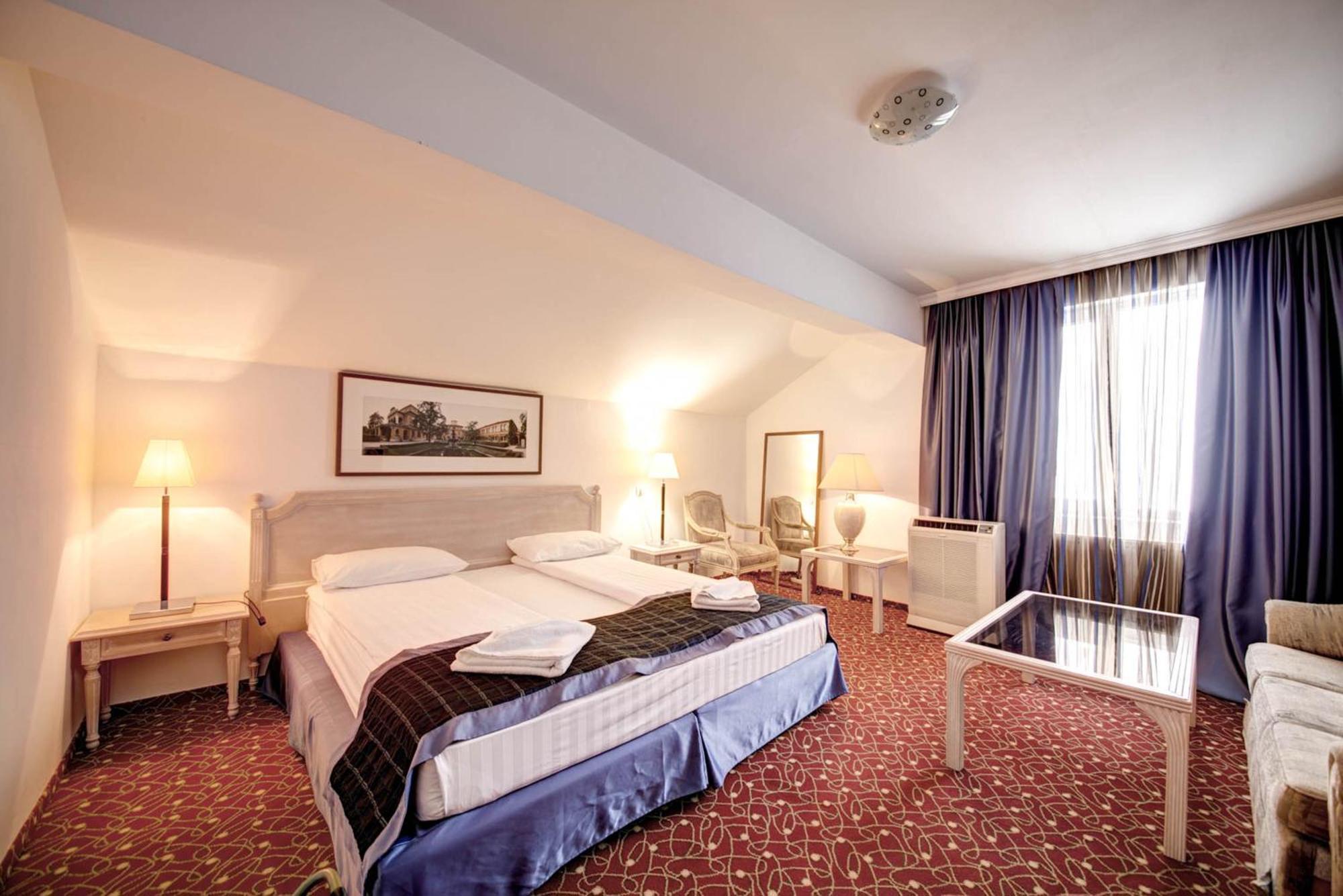 Visconti Militari Hotel Bukarest Kültér fotó