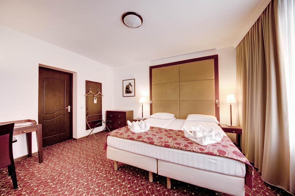 Visconti Militari Hotel Bukarest Kültér fotó