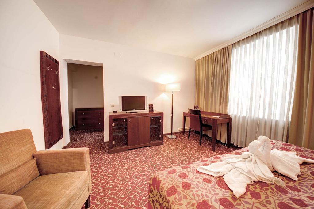 Visconti Militari Hotel Bukarest Kültér fotó